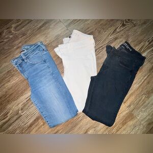 American Eagle Outfitters Skinny Jean Bundle of 3 (denim, white, black)😀 Size 4